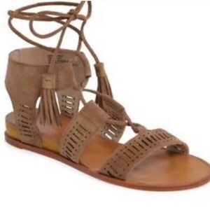 Caslon Gilda Tan Leather Gladiator Ankle Wrap Sandal Tassels